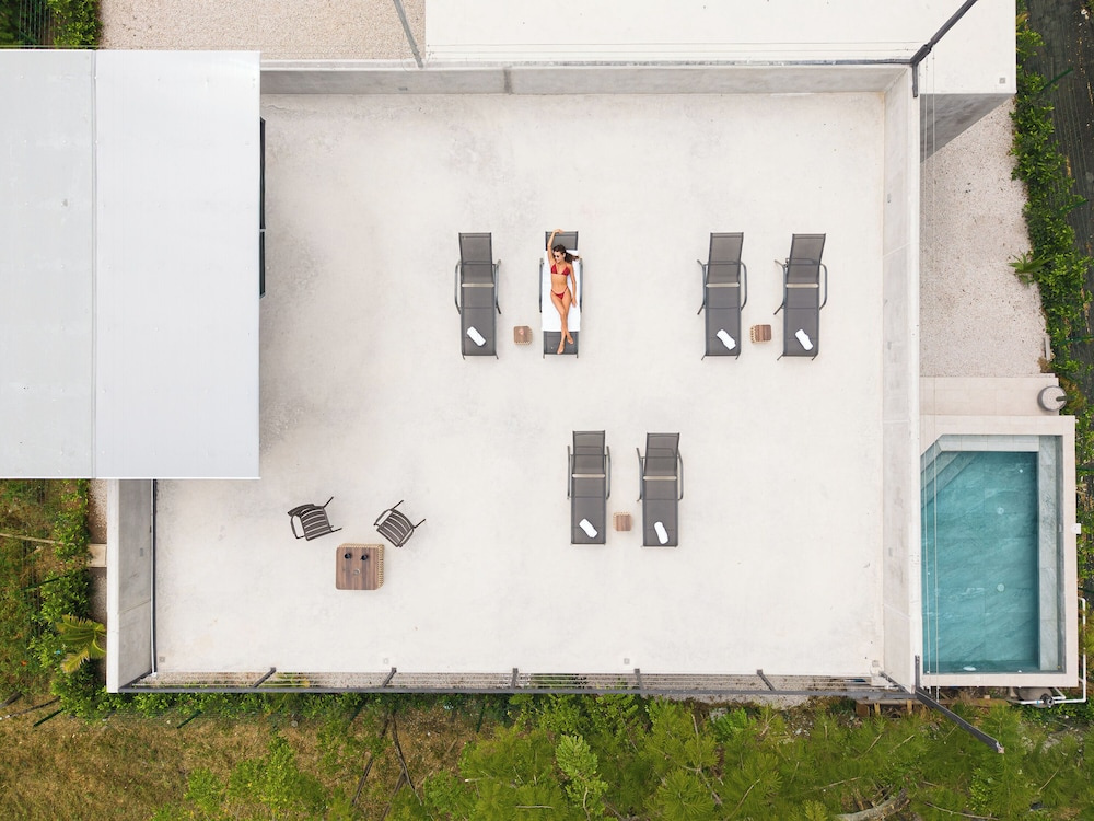Nelblu Flamingo Suites