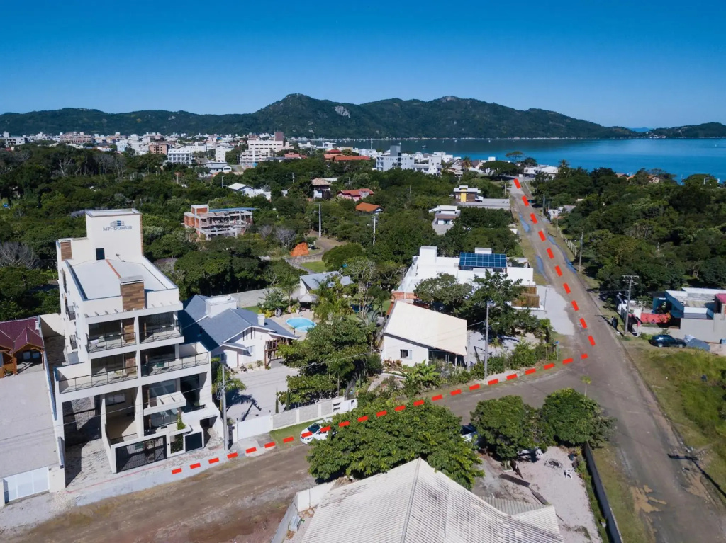Lindo Apartamento no Mariscal, Bombinhas, com estacionamento e quintal, a 290 metros da praia do Canto Grande!!!