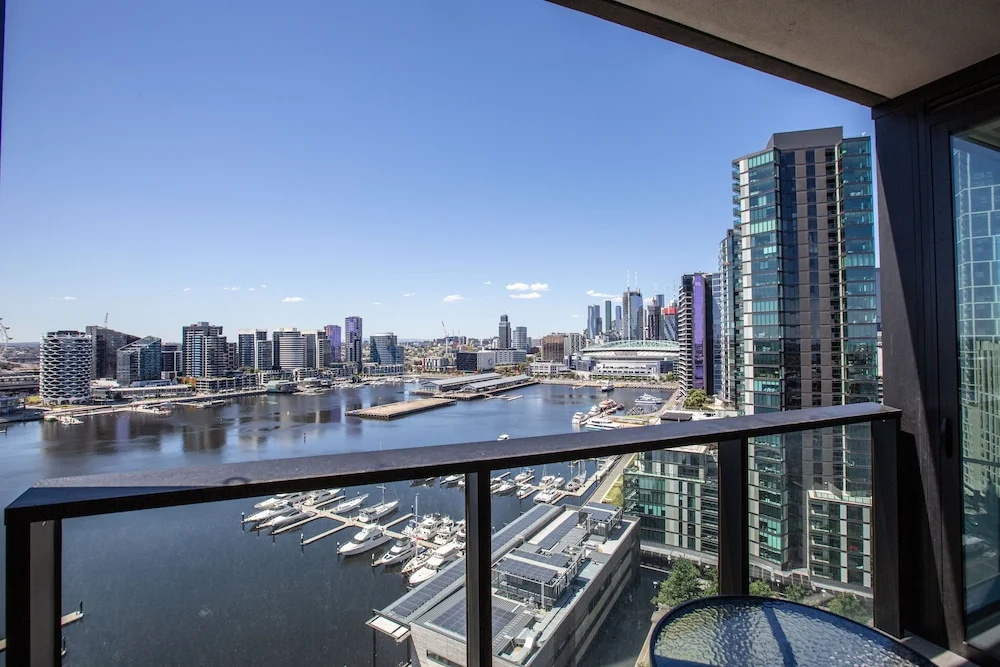 Central Melbourne 2br2bt APT on Collins St+parking