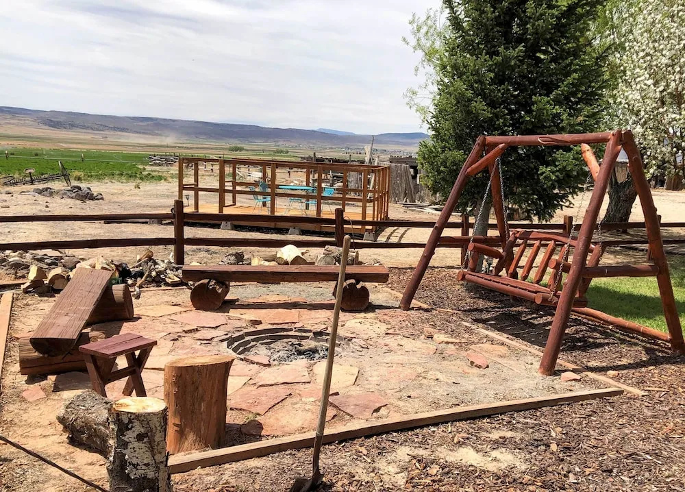 Rustic Cabin 20 Mins to Capitol Reef Nat'l Park!