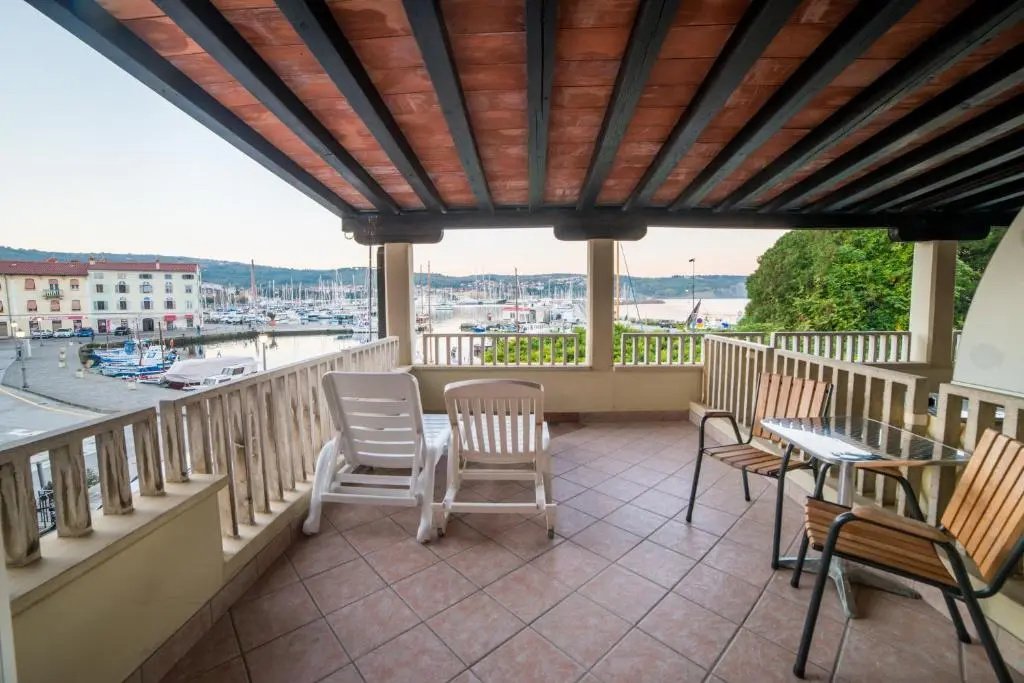 Superior Double room with balcony (full double bed)