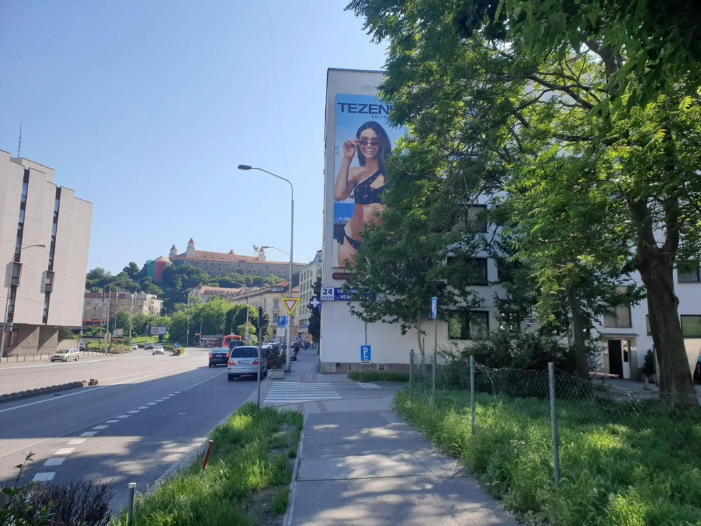 4 bedroom apartment in city center with air conditioning