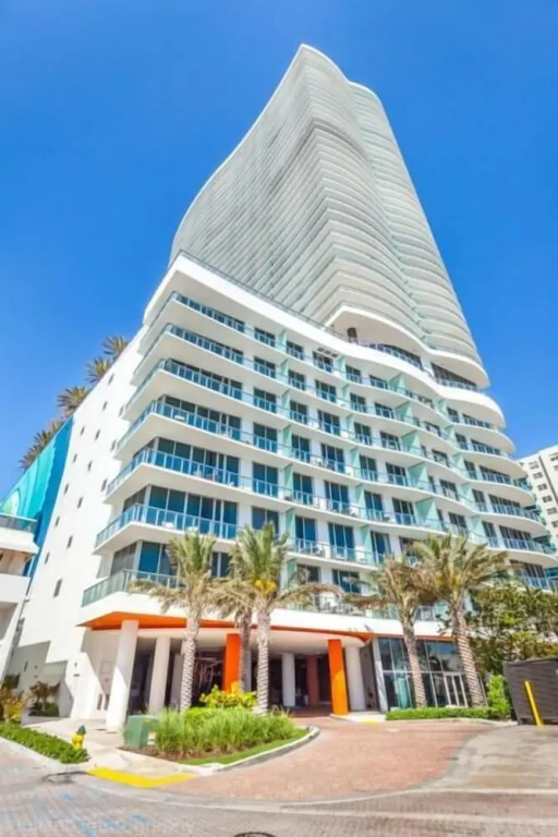 Hyde Beach Luxury -resort 2 Bedroom Condo by RedAwning