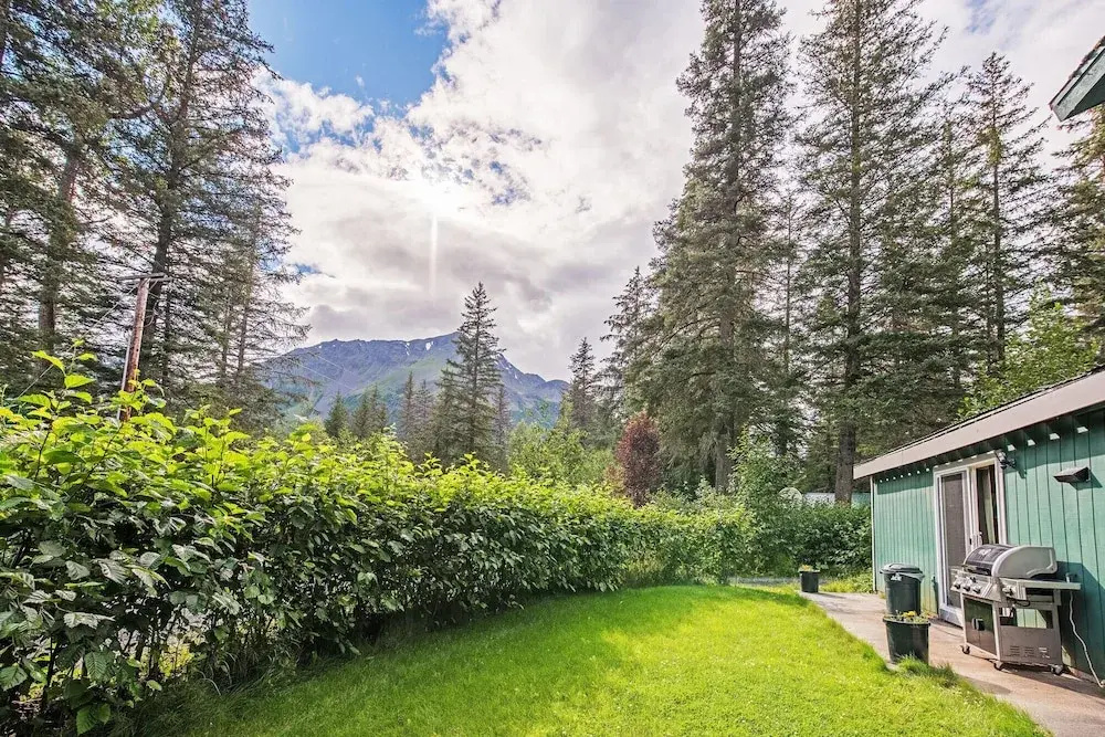 Seward Studio w/ Deck, Outdoor Dining & Mtn Views!