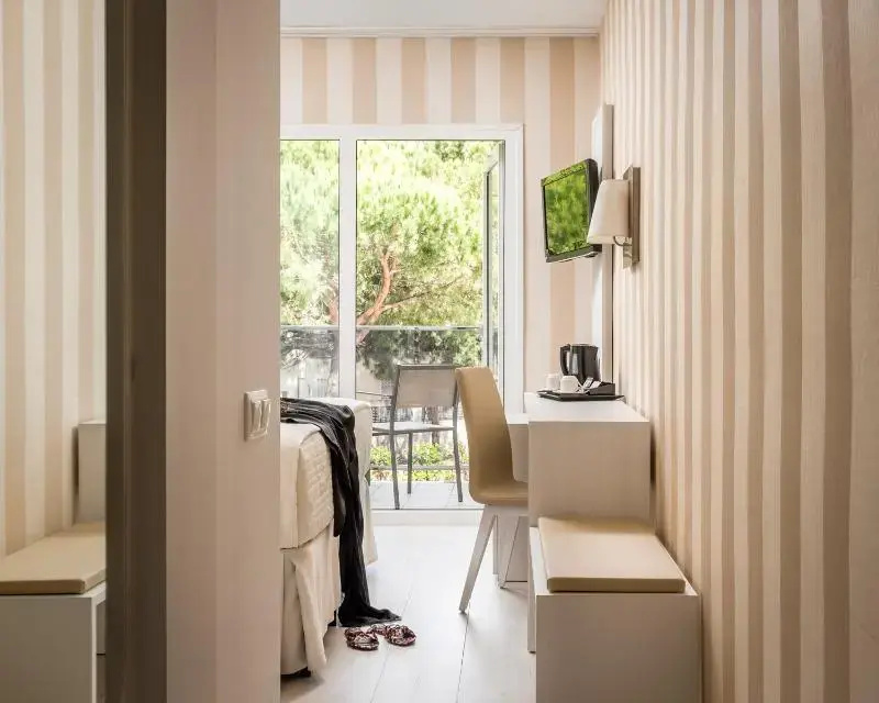 Standard Double room with balcony (full double bed)