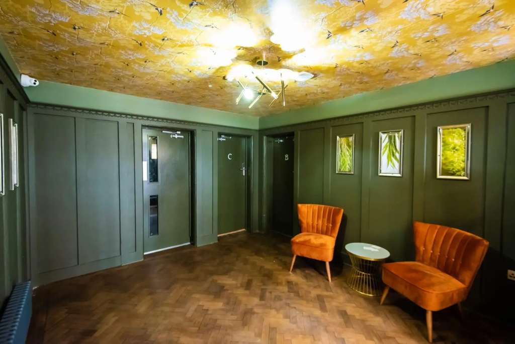 Lobby & Reception