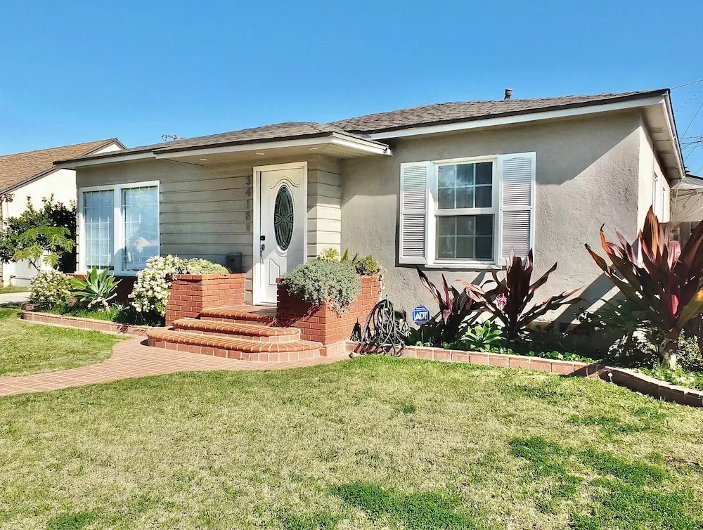 Bellflower Breeze Charming 3 BDR in Long Beach!