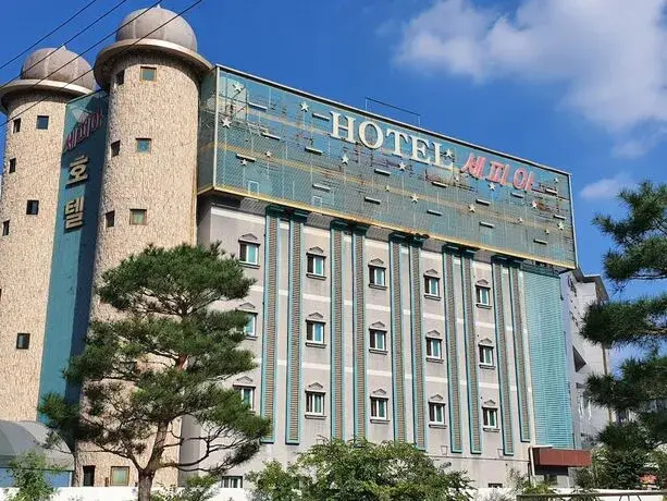 Sepia Hotel Story