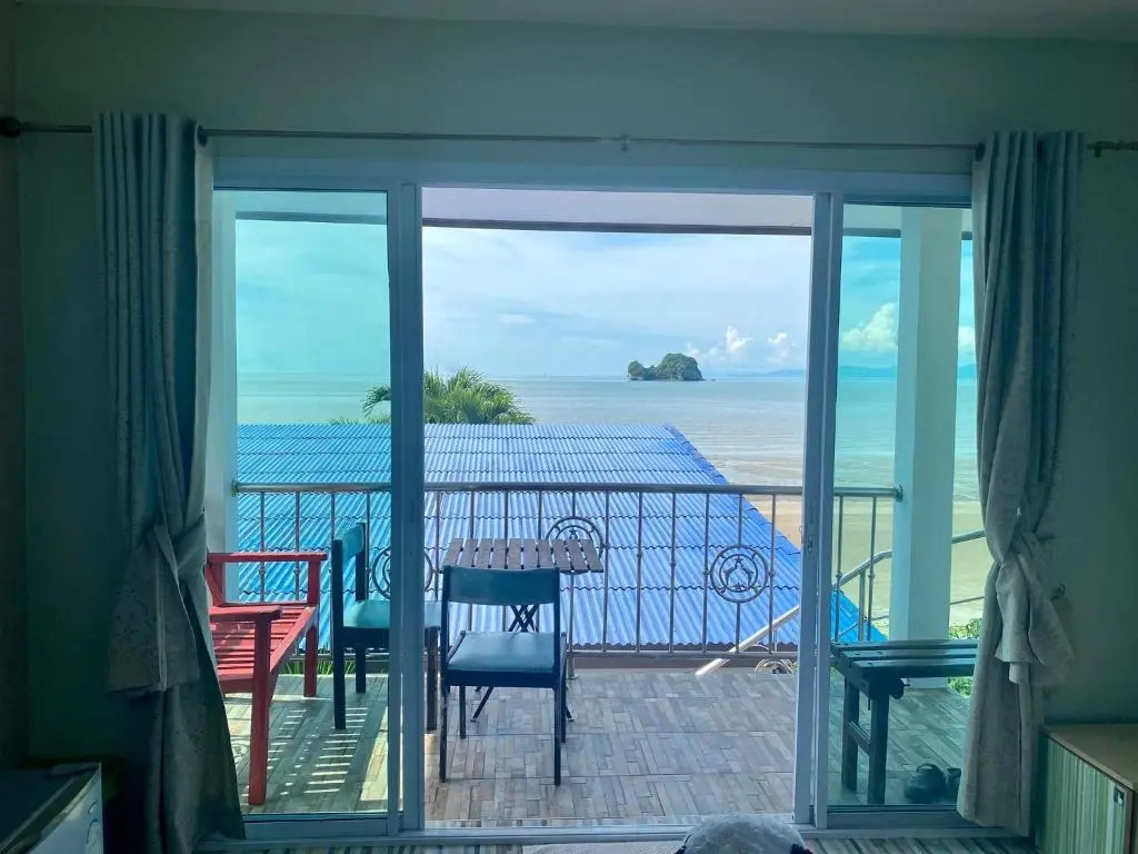 Standard Double room with sea view (full double bed)