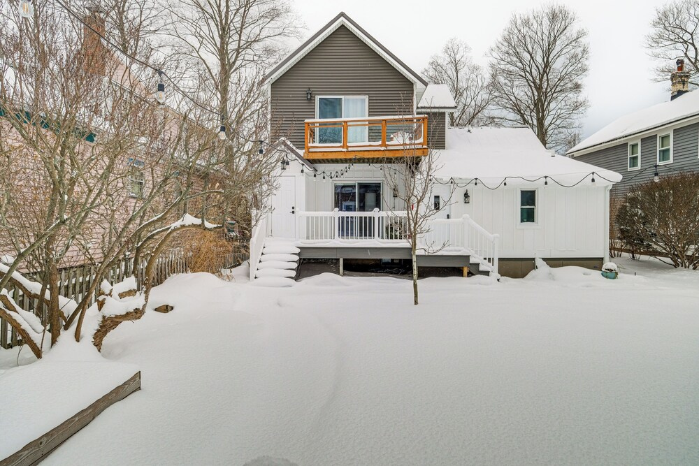 17 Mi to Ski Slopes! Retreat Near Lake Michigan