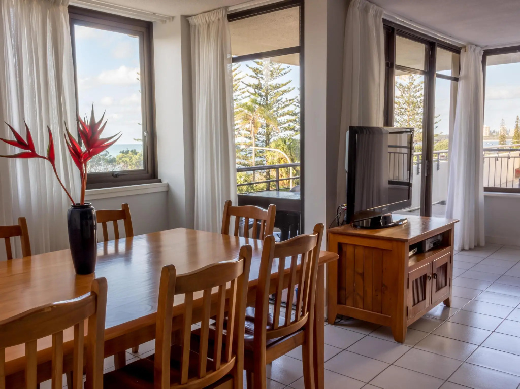 3 Bedrooms Apartment