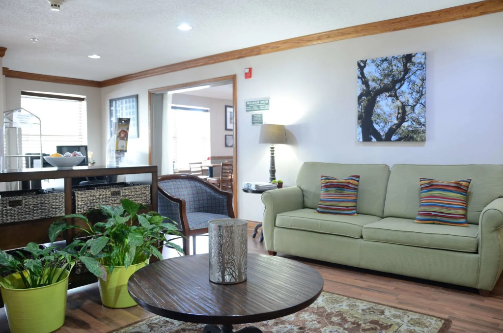 Lobby & Reception