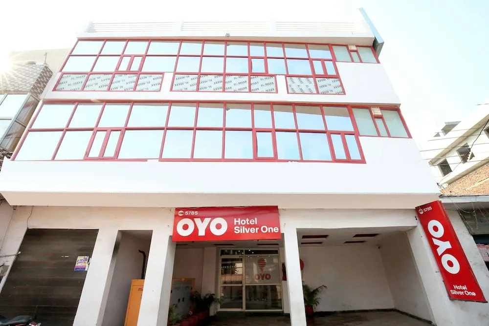 OYO 5785 Silver One