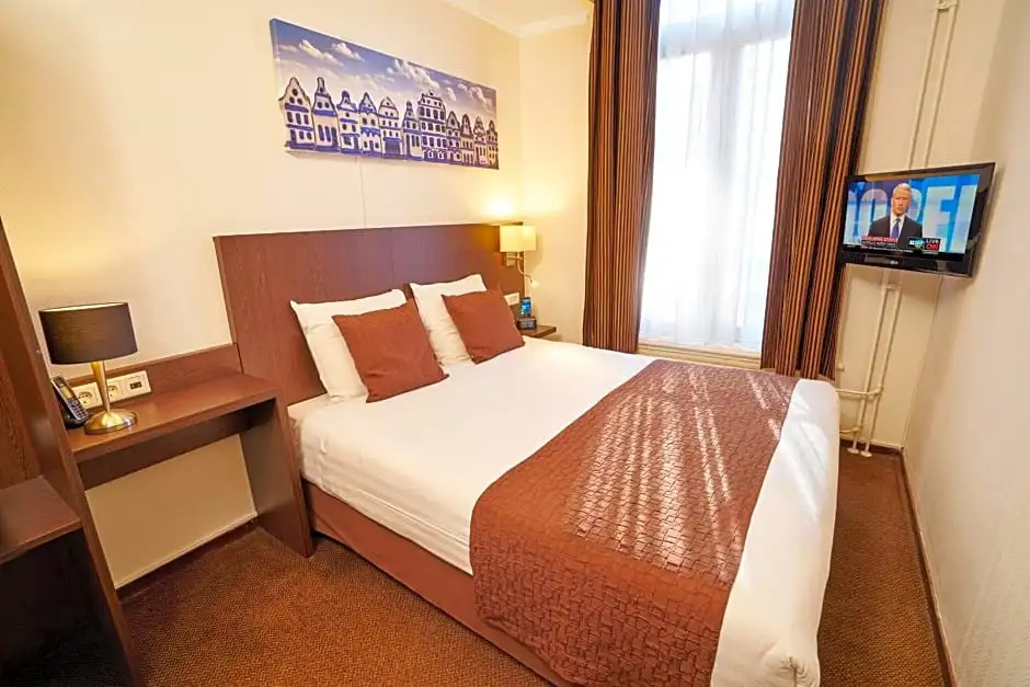 Standard room with canal view