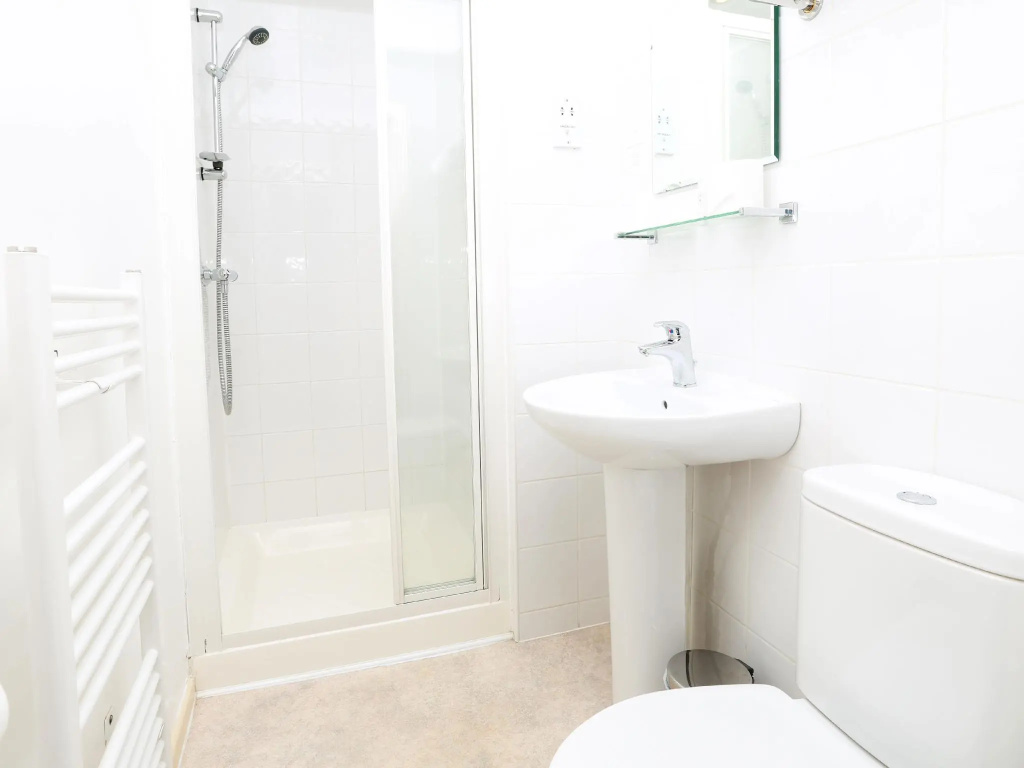 Deluxe Double room (full double bed)