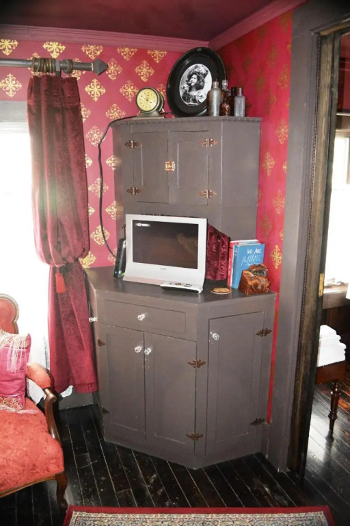 Alaska Heritage House by null