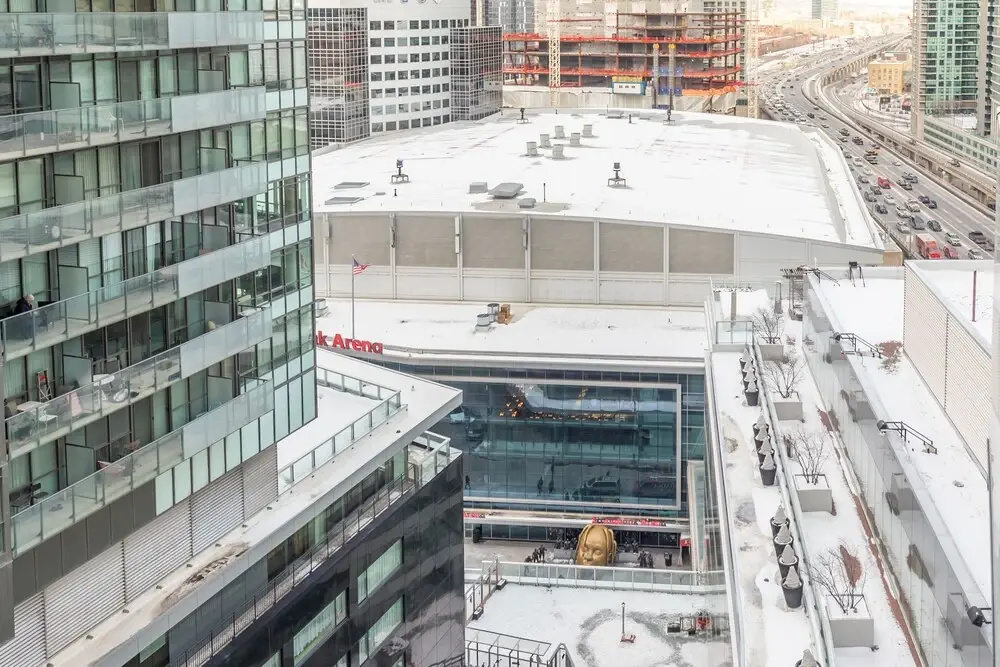 Sky View Suites - Maple Leaf Square