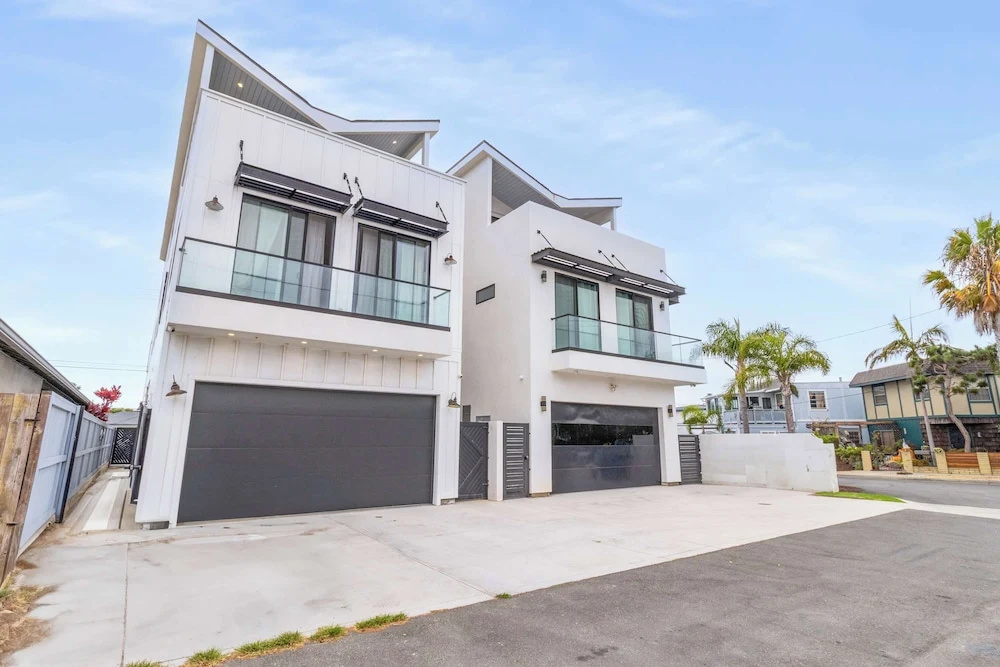 @ Marbella Lane - Luxe 4BR Haven w/ Skyscape Views