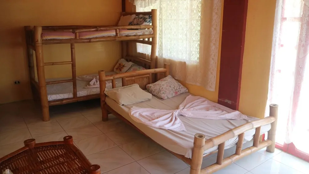Treasure Isle Guesthouse - Hostel