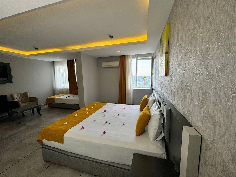 Standard Double room with partial sea view (twin beds)