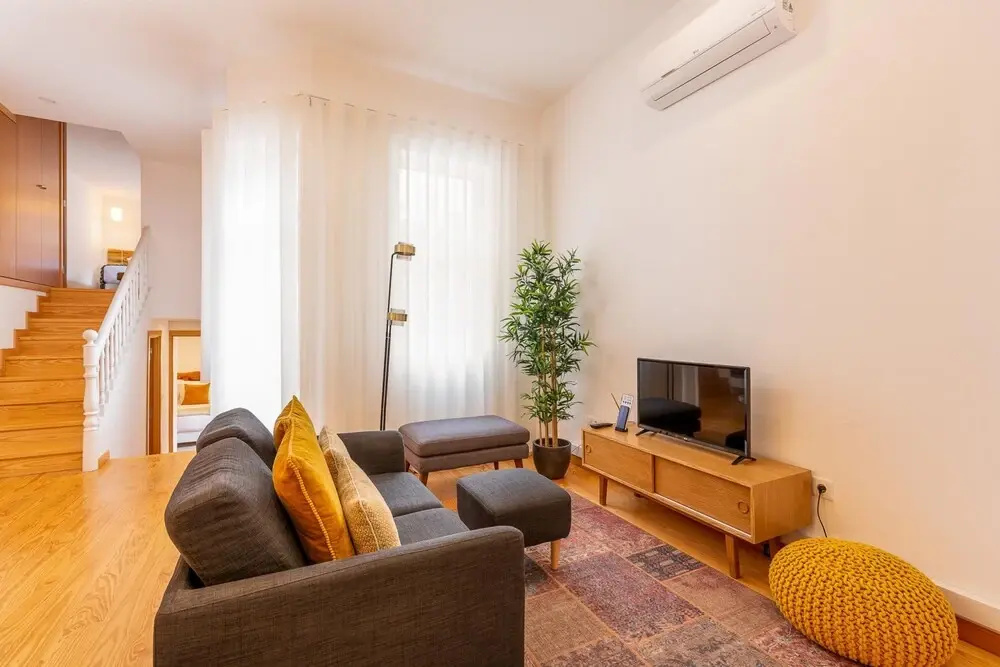 Cosy 4 in Oporto With 2 Bedrooms and 1 Bathrooms
