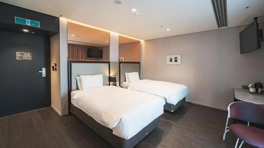 Standard Double room with partial ocean view (twin beds)