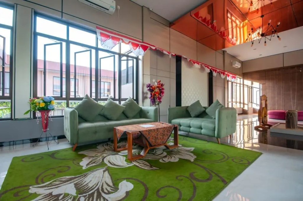 Lobby & Reception