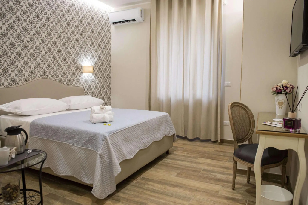 Deluxe Double room (full double bed)