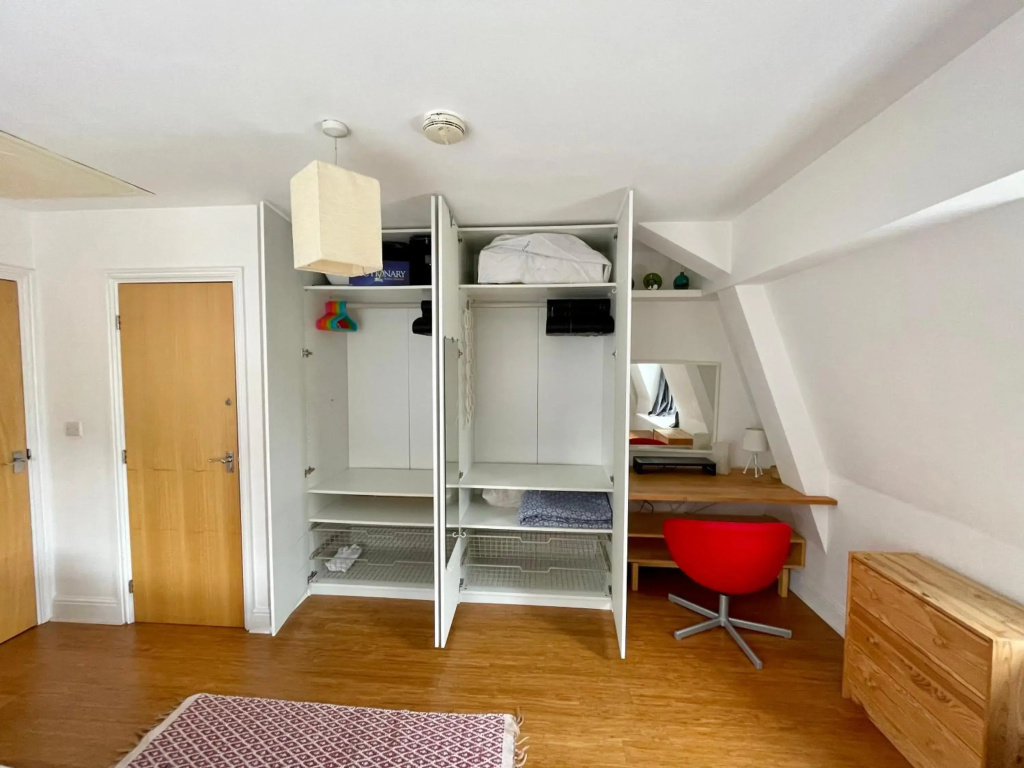 Bright 1 bed flat near Cabot Circus