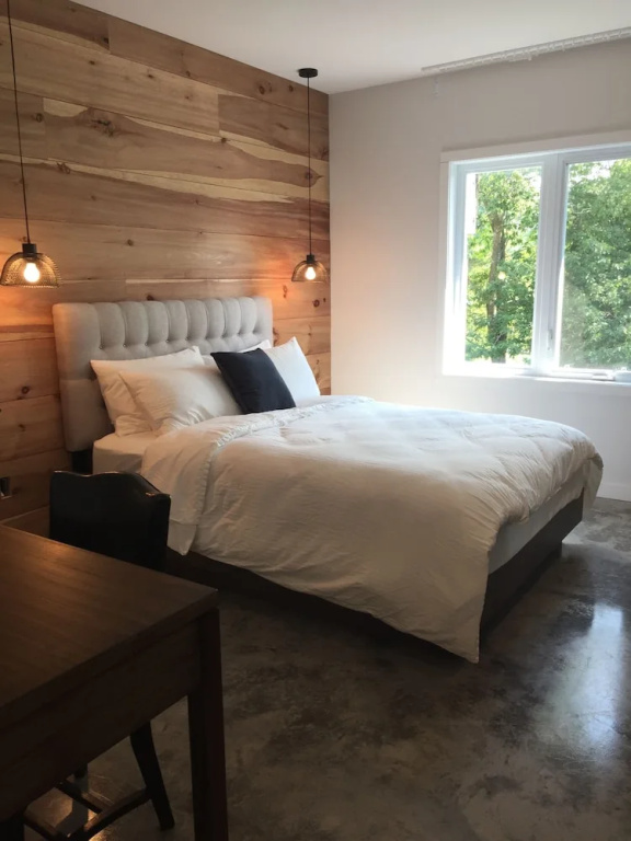 Deluxe Double Suite with balcony (full double bed)