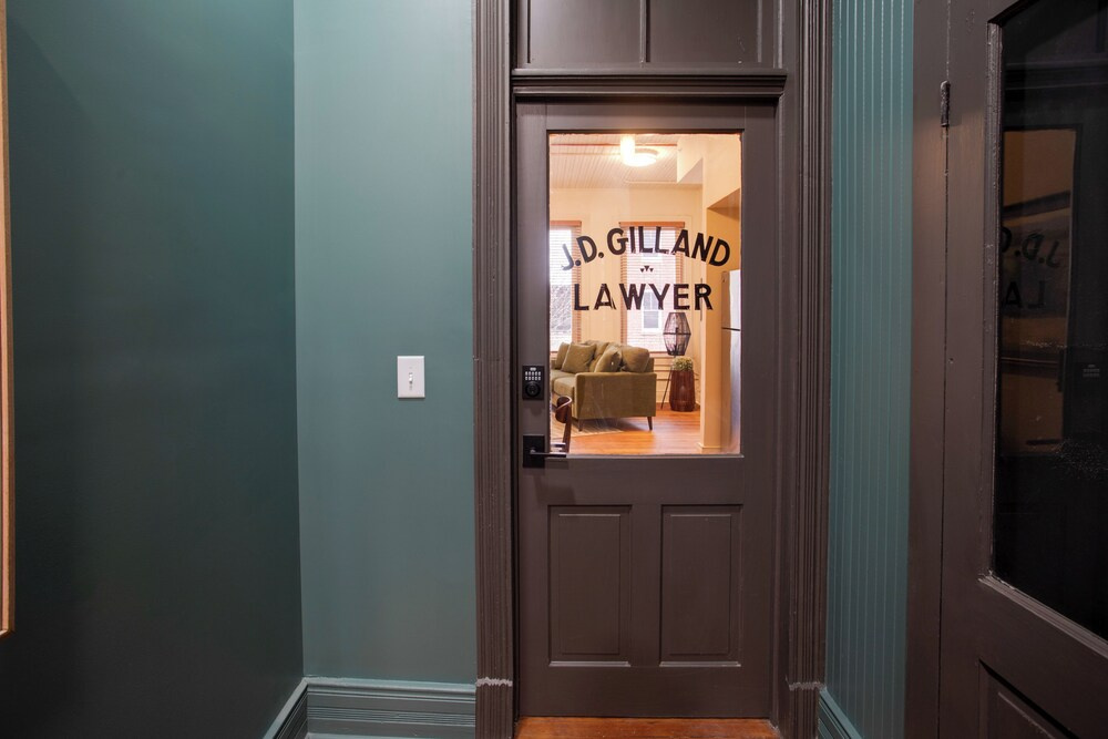 Great for Med Professionals! Dtwn Florence Condo
