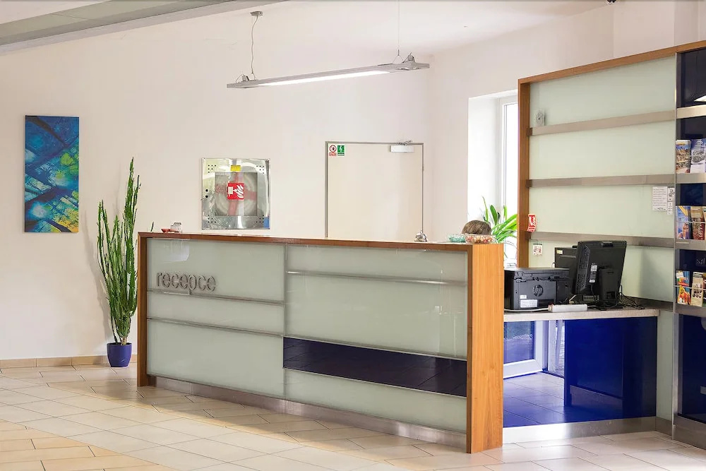 Lobby & Reception