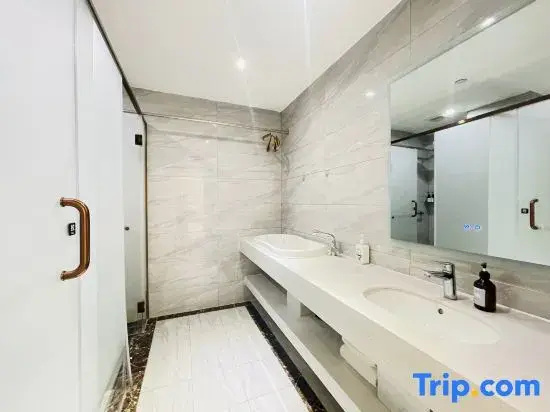 Madrigal hotel 210
