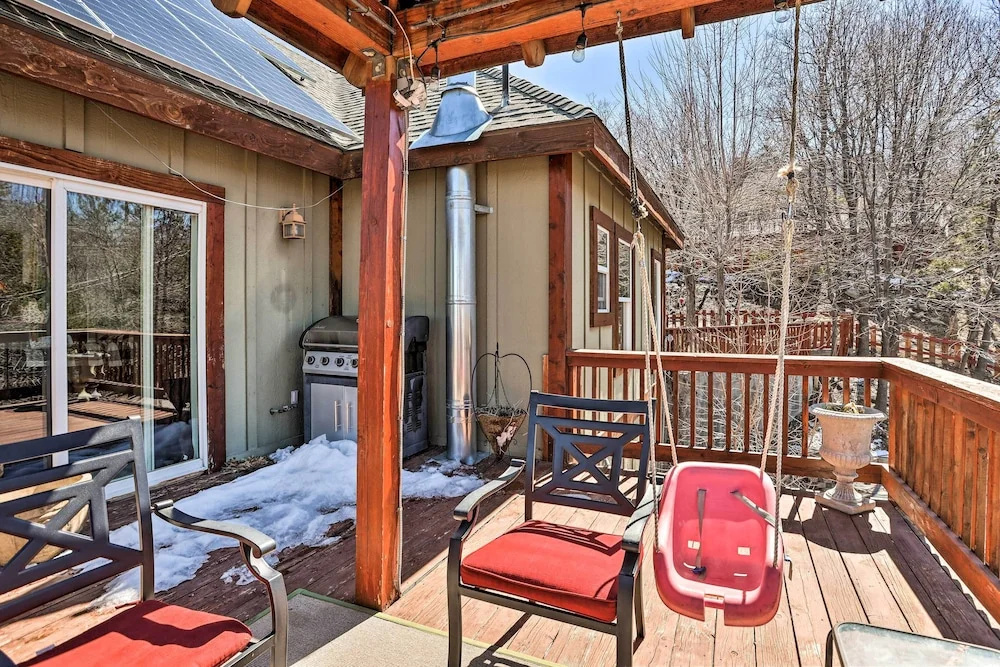 Lovely Lake Arrowhead Home w/ Private Hot Tub