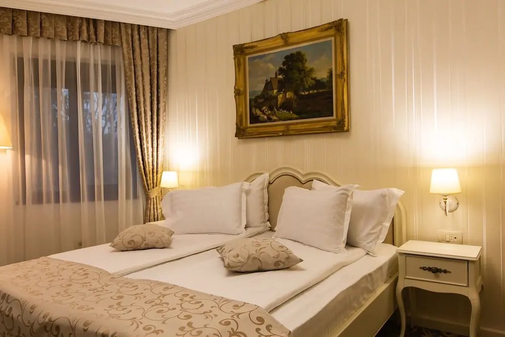 Deluxe Double room with balcony and with city view (full double bed)