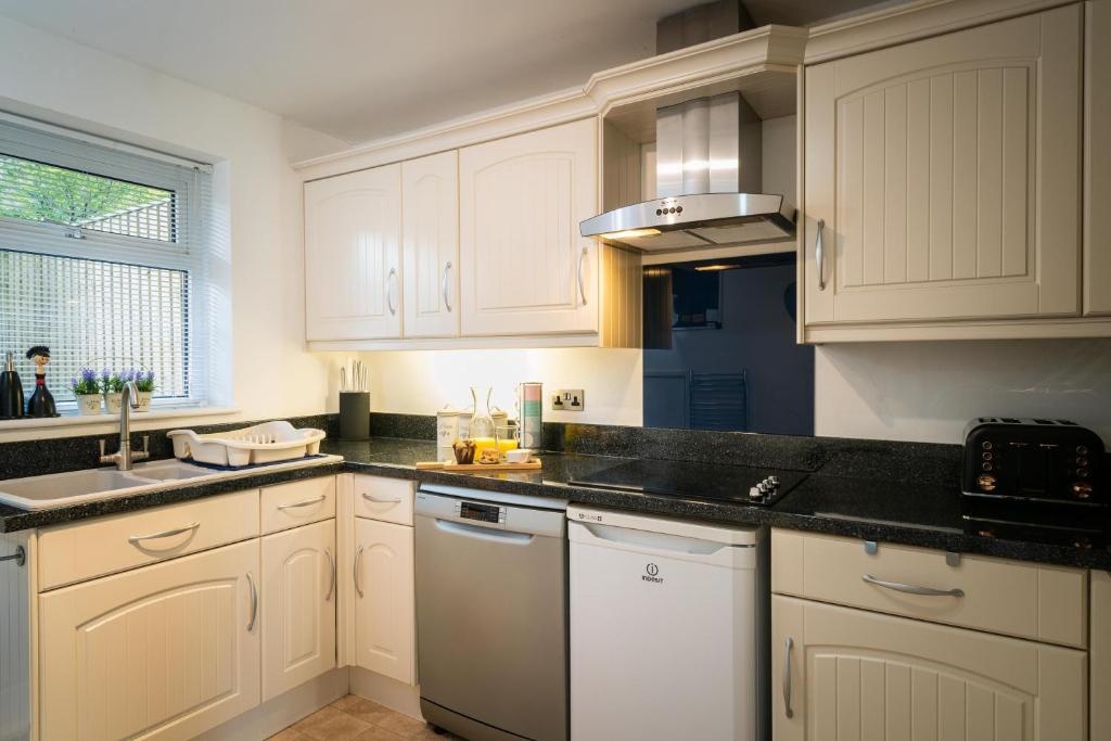Exeter city centre entire house with parking