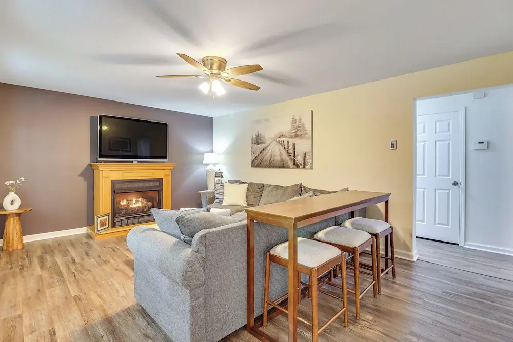 7 Mi to Big Boulder: Resort-style Poconos Retreat