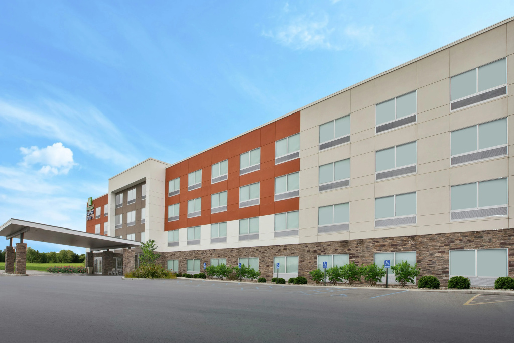 Holiday Inn Express & Suites Parkersburg East by IHG