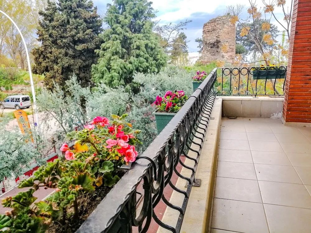 Family Quadruple room with garden view