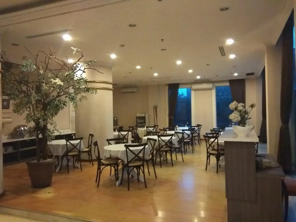 Food & Beverage