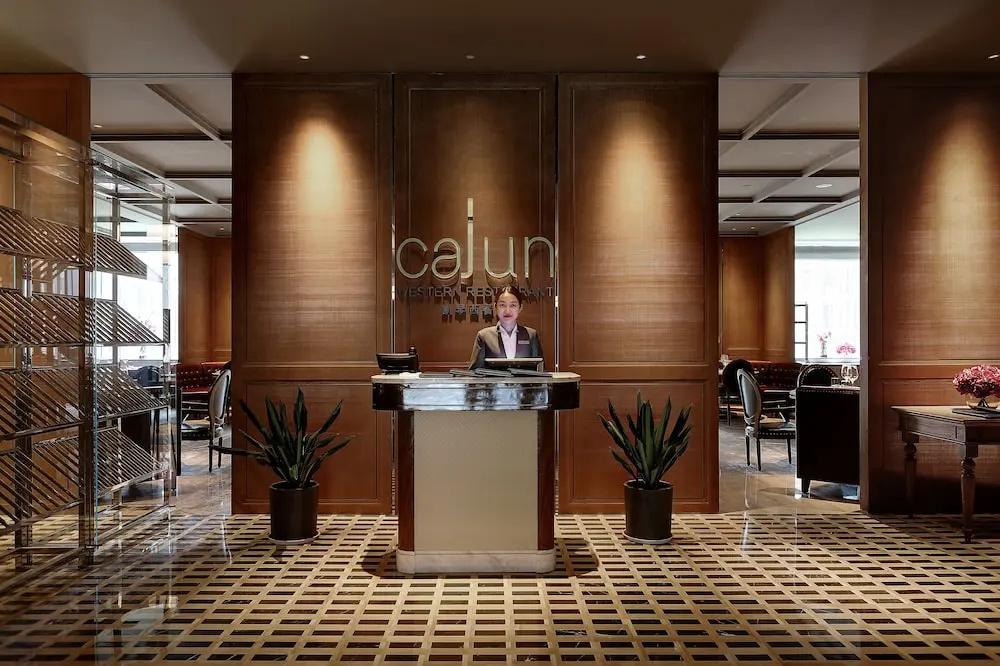 Lobby & Reception