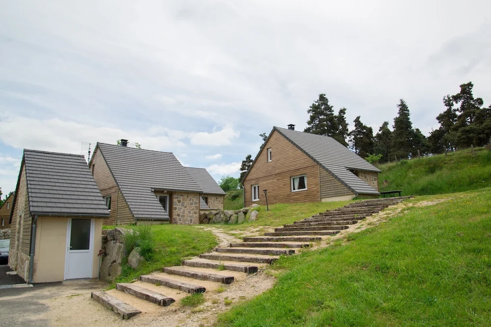 Afficher la photo 8 — Village de gîtes Les Chalets de l'Aubrac