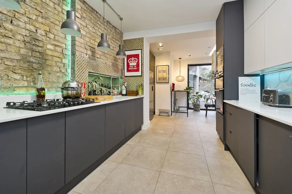 Stunning One Bedroom Flat With Large Terrace In Chiswick By Underthedoormat