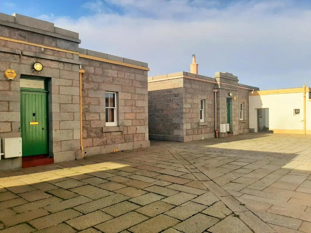 3 Bedrooms Cottage
