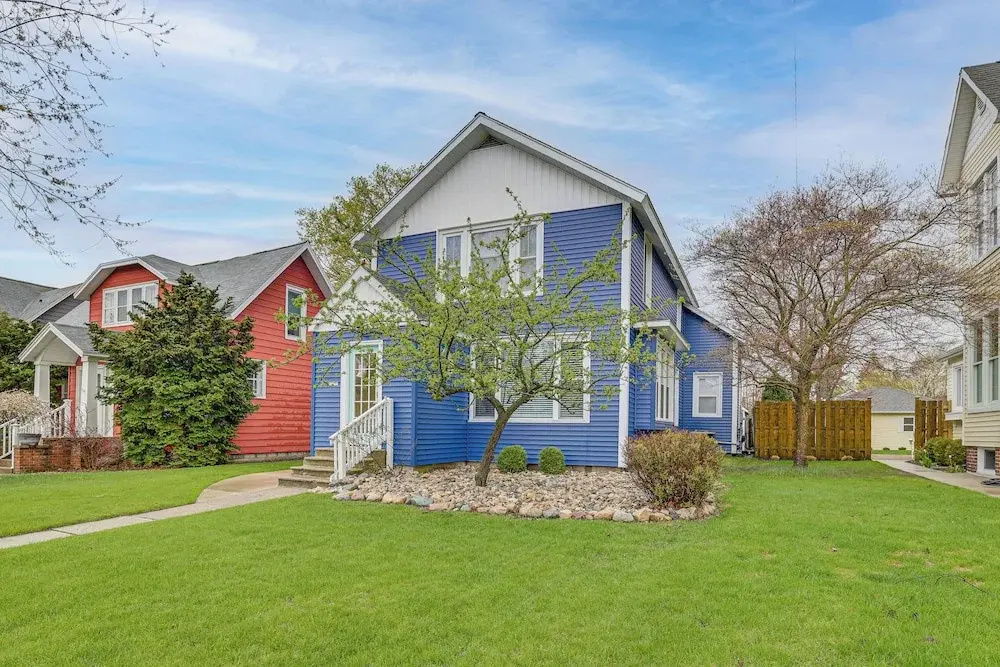 Ludington Home w/ 6 Bicycles < 1 Mi to Beach!