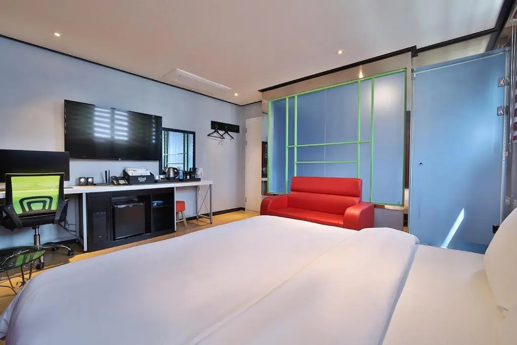 Deluxe Double room (full double bed)