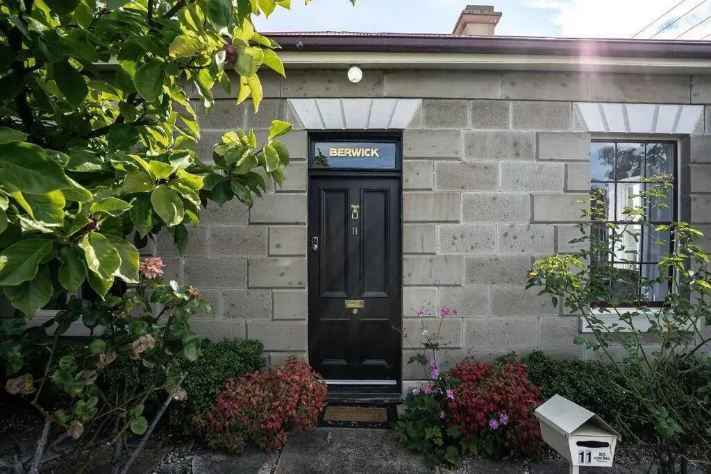 4 Bedrooms Cottage