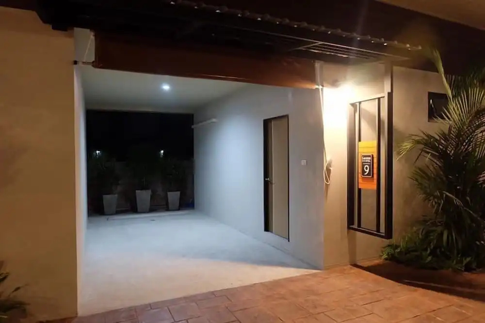Leona Hotel
