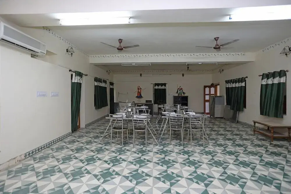 OYO 9933 Hotel Meera Mahal - Général