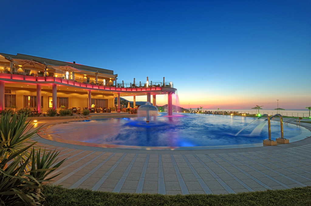 Beach & Waterfront
